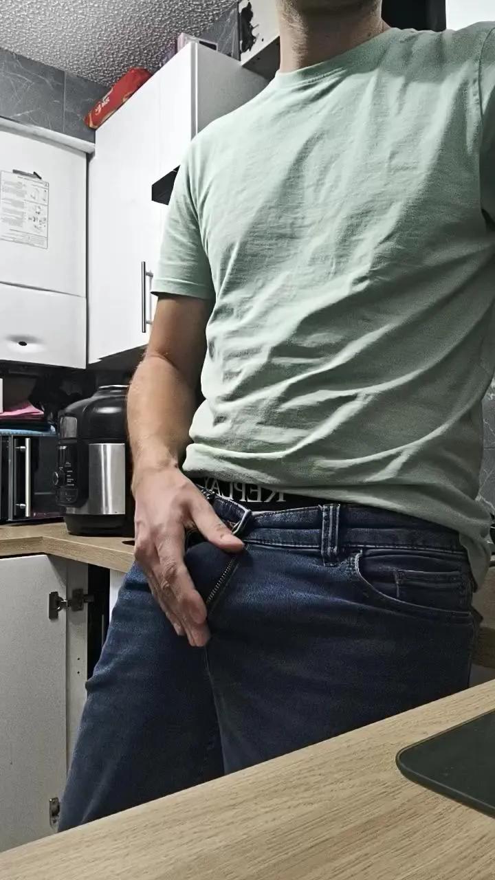 Offline xxxkxxx21 on Cam4