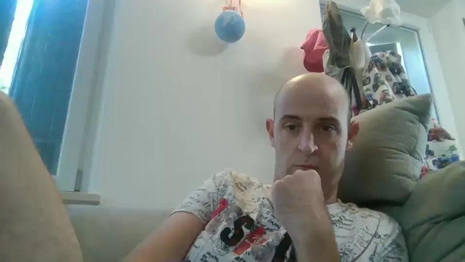 Offline Xxxme85 on Cam4