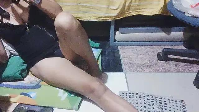 Offline Yumie05 on Cam4