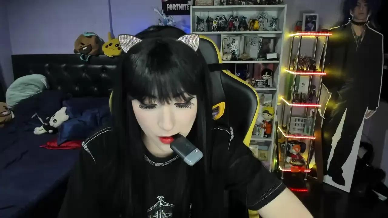 Offline Yummypink on Cam4