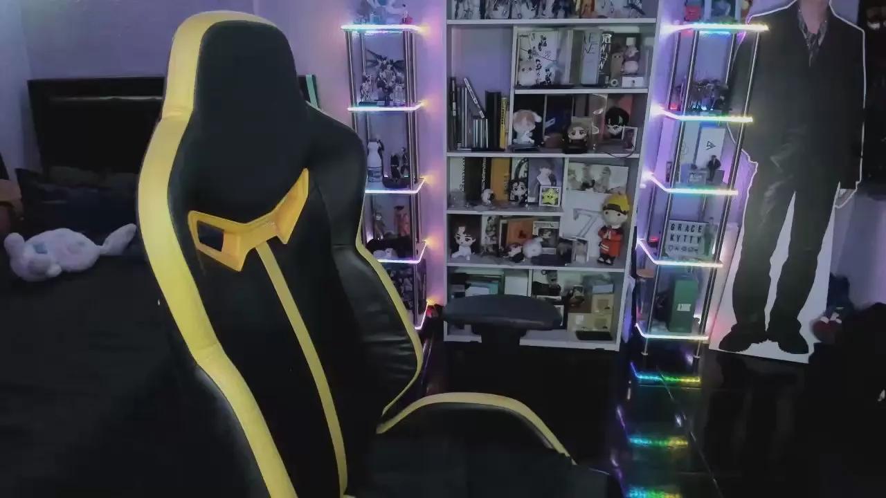 Offline Yummypink on Cam4