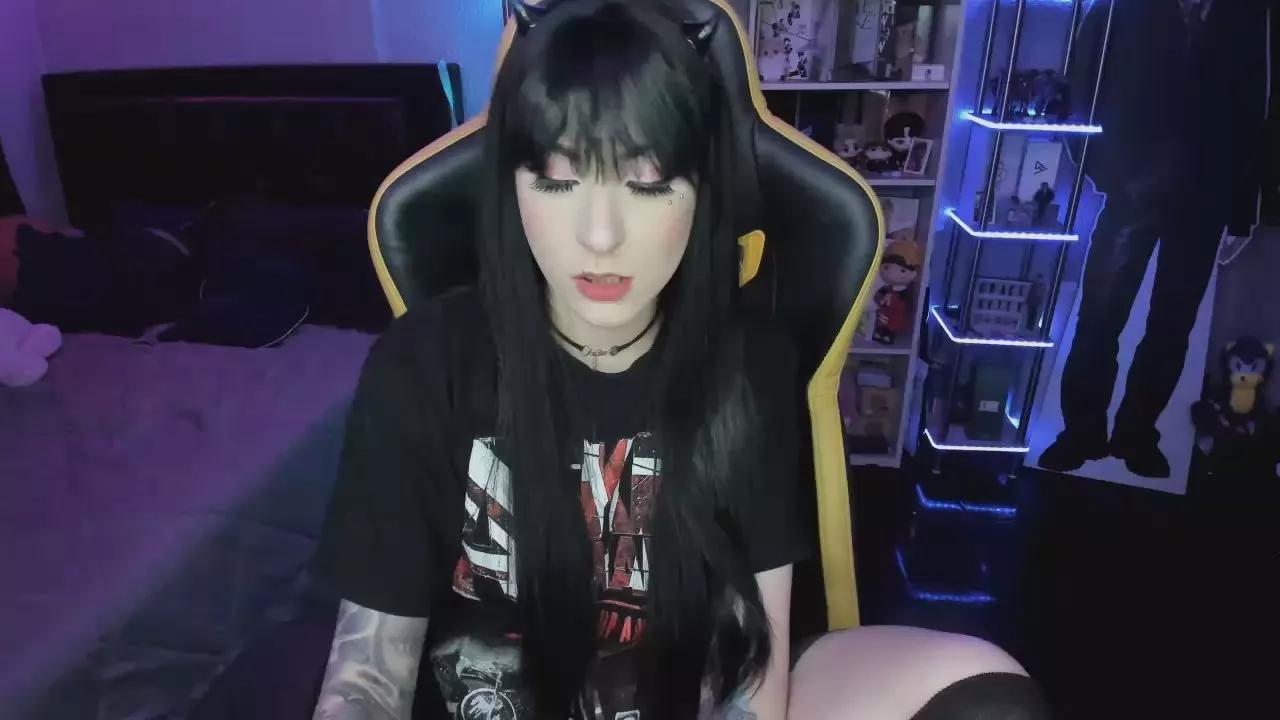 Offline Yummypink on Cam4