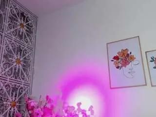 alana-111 on CamSoda 