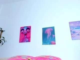 alana-111 on CamSoda 