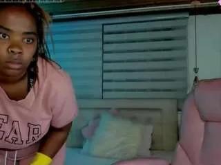 Freechat aleja17xxx on CamSoda