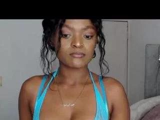 Freechat angelaaxx on CamSoda