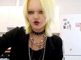 chloeolsen — Spin around, show my outfit [17 tokens remaining]