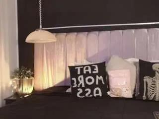 Offline daannyaa on CamSoda