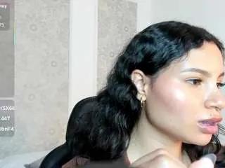 Offline dulce-natyy on CamSoda