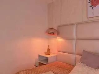 Freechat eva-beluccii on CamSoda