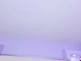 Freechat helenaroos on CamSoda