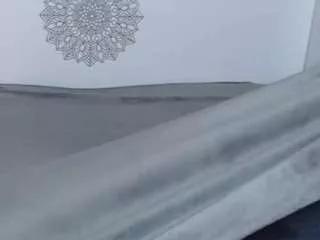 Freechat hollywhites on CamSoda