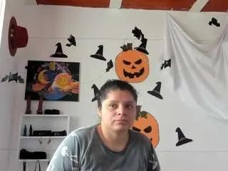 issalatin on CamSoda 