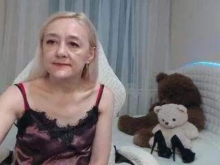 Offline karmenhiron on CamSoda