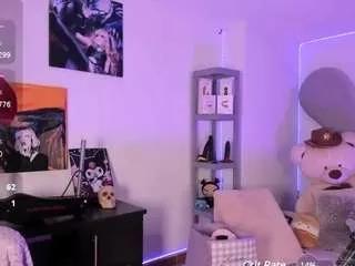 Offline lolaa-bunny on CamSoda