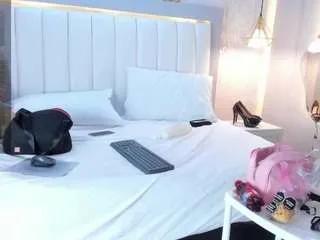 Freechat lupe-jaramillo on CamSoda