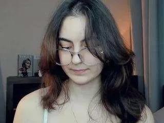 Freechat lynnadollins on CamSoda