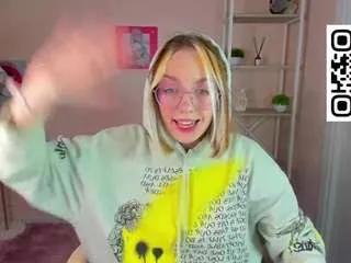 Freechat rocket-bunnyy on CamSoda