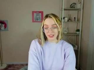 Freechat rocket-bunnyy on CamSoda