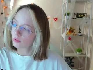 Freechat rocket-bunnyy on CamSoda