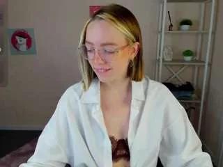 Freechat rocket-bunnyy on CamSoda