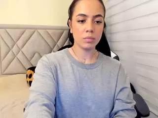 Offline salomebrunette on CamSoda