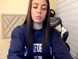 Offline salomebrunette on CamSoda