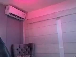 Offline thalia-13 on CamSoda