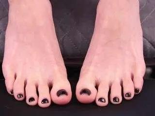 Offline yourfeetmodel on CamSoda