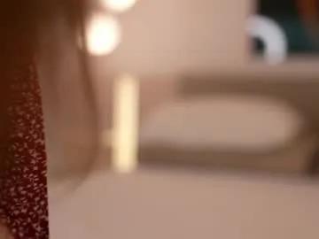 Freechat dovia on Chaturbate