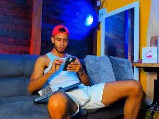 Offline alex_smithc on Flirt4Free