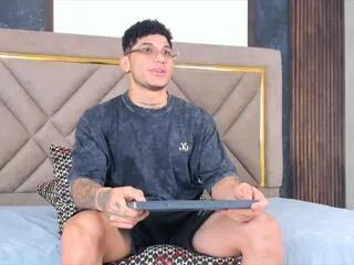 Offline cristian_broonkss on Flirt4Free