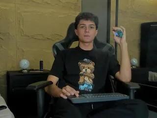 Offline ethan_lowell on Flirt4Free