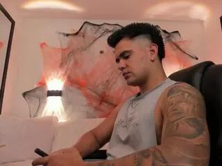 Offline lenyn_max on Flirt4Free