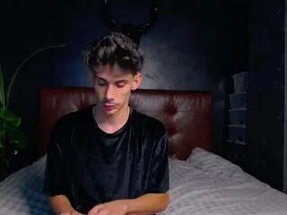 Offline leon_lovett on Flirt4Free