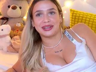 Freechat maci_reynolds on Flirt4Free