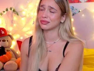 Freechat maci_reynolds on Flirt4Free