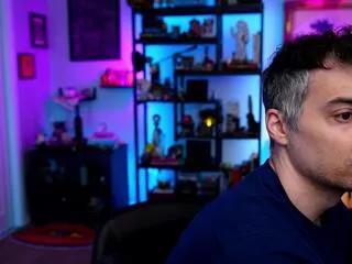 Offline max_hughes on Flirt4Free