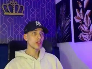 Offline noah_brigth on Flirt4Free