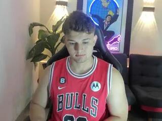 Offline oliver_whitee on Flirt4Free