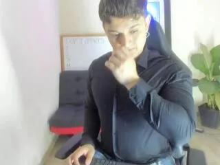 Offline oliver_whitee on Flirt4Free