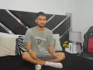 Offline yoggi_aron on Flirt4Free