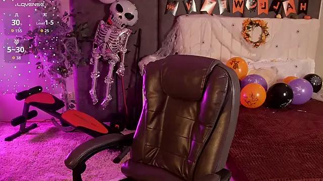 StripChat _F_R_A_U_ is Freechat _F_R_A_U_ — Spank that sporty ass red