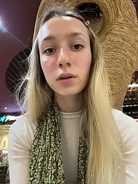 StripChat Lia__Love is Freechat Lia__Love — Scare my pussy with buzz