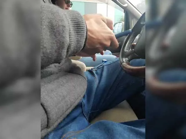 Alex80-201 — Big Sissy
People do