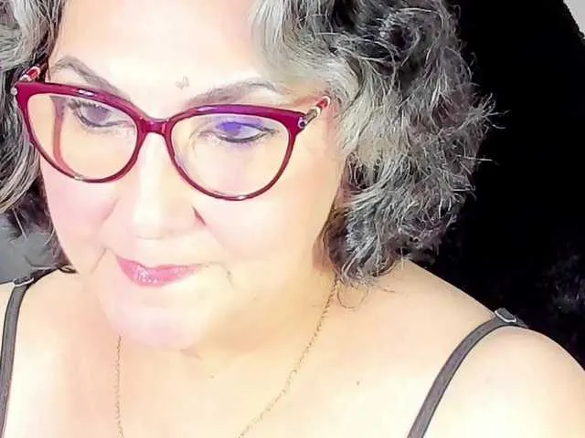 cataleya-mom — I love relaxed people, who enjoy good company, who above all are very respectful and value my effort.