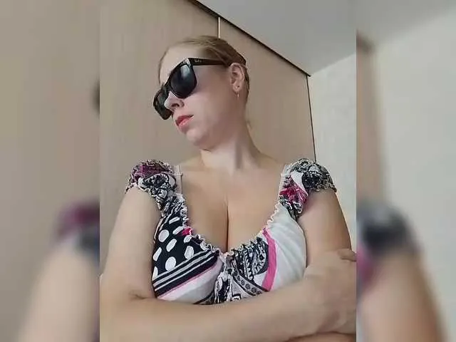 Offline DashaKisa951 on BongaCams