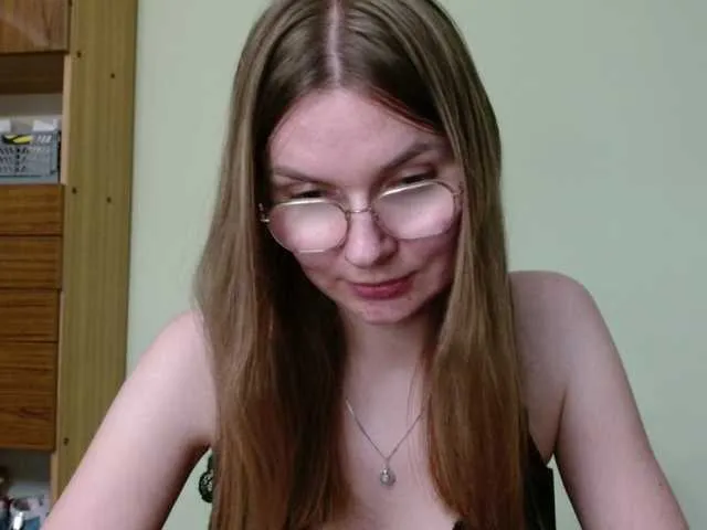 Ellyxcute on BongaCams 