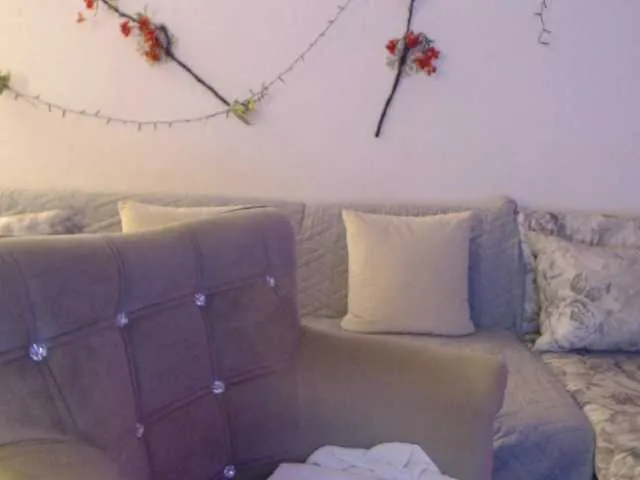 goodSnowQueen on BongaCams 