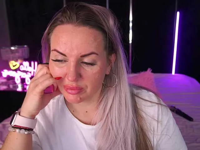 KiraCandyS — Vibrations on my lash, fantasizing, private chat games.